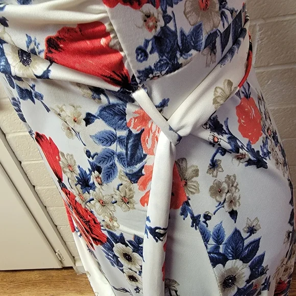 Beautiful Pink Blush Floral Dress - Picture 10 of 12